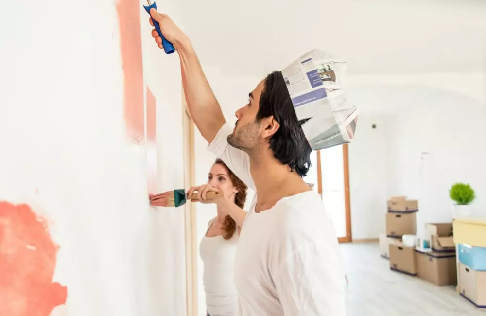 couple-moving-into-new-house-1024x692-1