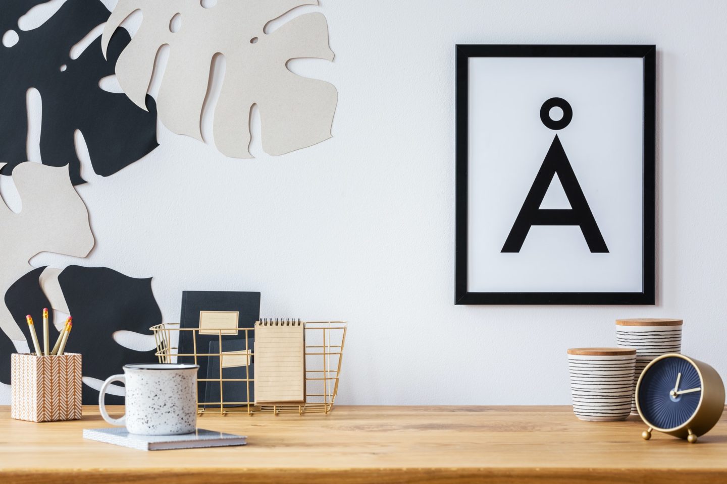 desk-and-wall-decoration-e1623048343491